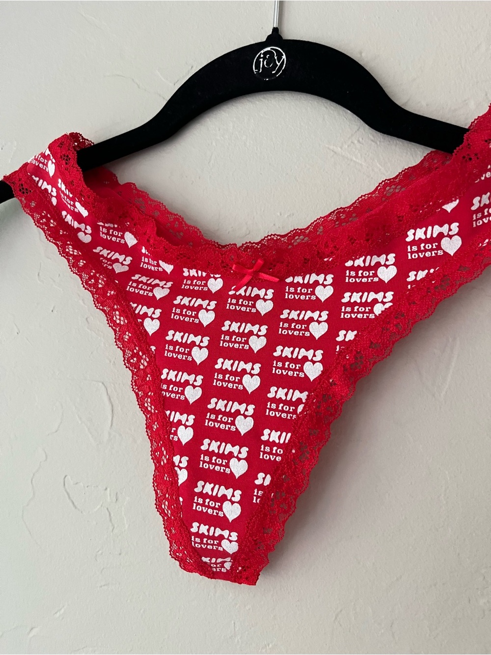 NEW SKIMS LIGHTWEIGHT COTTON LACE THONG SKIMS IS FOR LOVERS HEART PRINT S